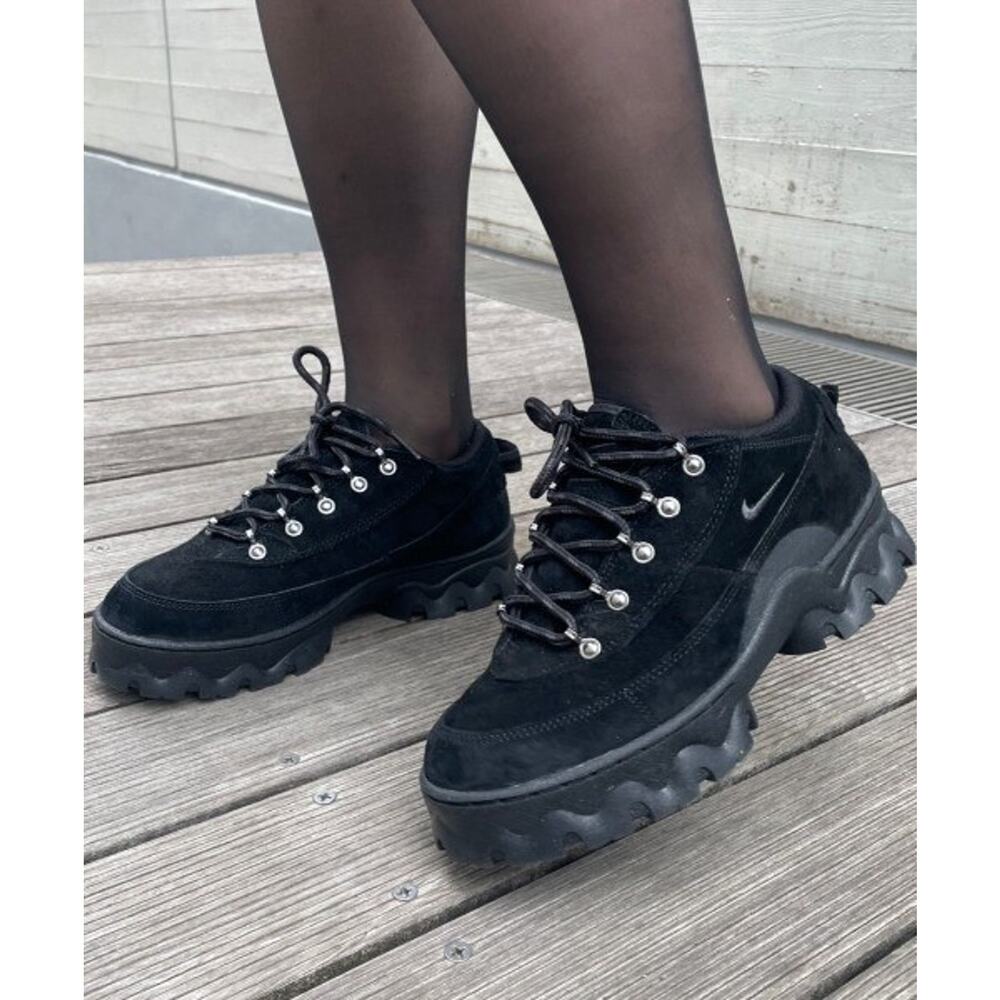 Women's Size 8 Nike Lahar Low 'Triple Black' DB9953-001 New Rare